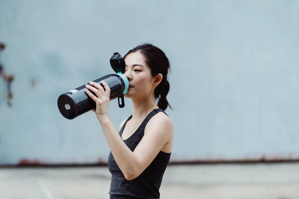 Nước uống & thiết bị đi kèm
